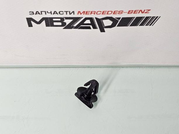 Клипса водостока капота Mercedes W213 a2538305200