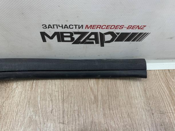 Уплотнитель правой двери Mercedes w238 a2386922600