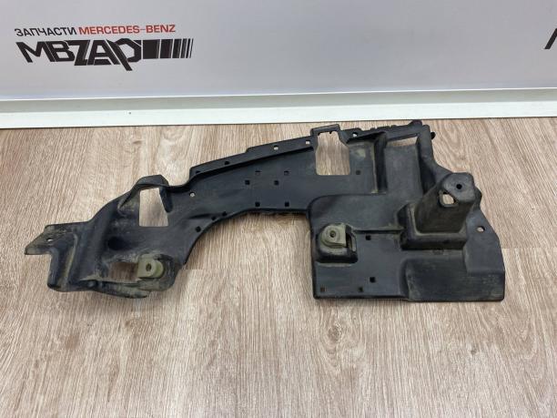 Кронштейн левой насадки Mercedes W205 a2058850100