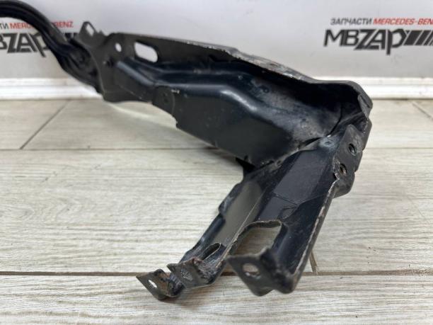 Кронштейн правой фары Mercedes W221 a2216200291