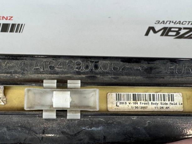 Молдинг двери левый Mercedes W164 a1646900062