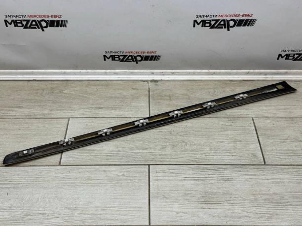 Молдинг двери левый Mercedes W164 a1646900062