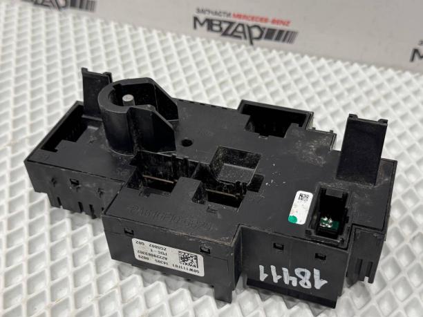 Блок предохранителей под капотом Mercedes W222 a2229063302