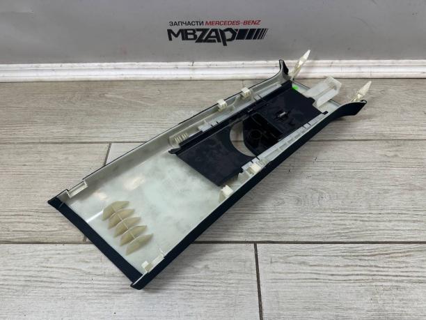 Обшивка левой стойки Mercedes W292 a2926904300