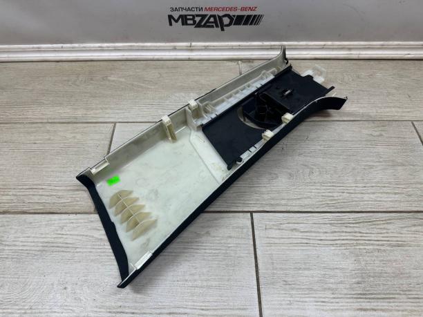 Обшивка правой стойки Mercedes W292 a2926904400