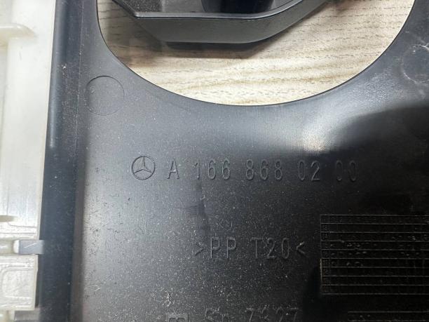 Обшивка правой стойки Mercedes W292 a2926904400