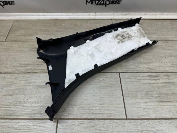 Обшивка центральной правой стойки Mercedes W166 a1666902625
