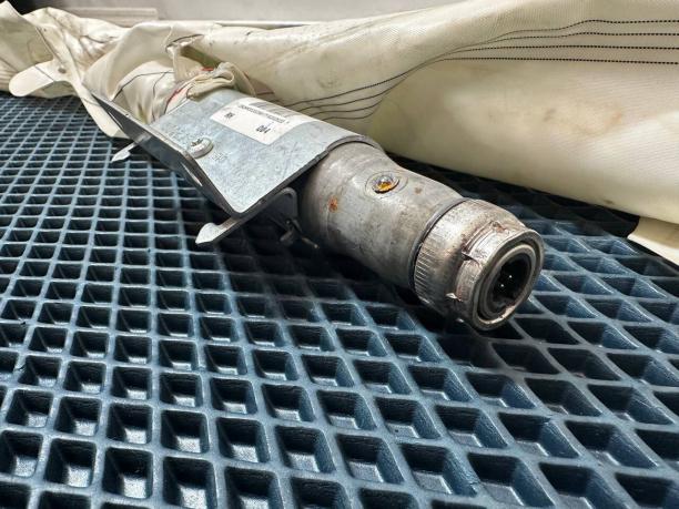 Шторка безопасности правая Mercedes W166  a2928600202