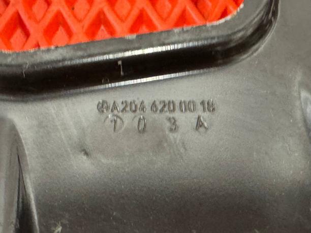 Площадка аккумулятора Mercedes W204 a2046200018