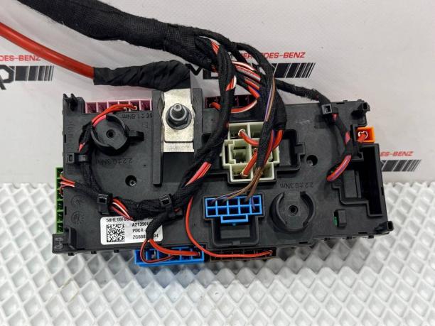 Блок предохранителей Mercedes W213 a2139068801