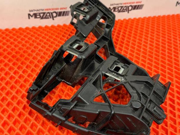 Кронштейн заднего бампера правый Mercedes W213 a2138801203