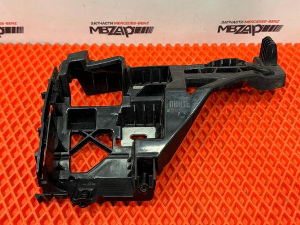Кронштейн заднего бампера левый Mercedes W213 a2138801103