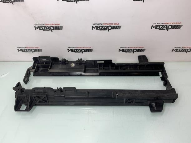 Кронштейн радиатора левый правый Mercedes W204 a2045010320