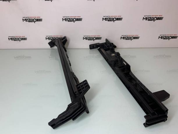 Кронштейн радиатора левый правый Mercedes W204 a2045010320