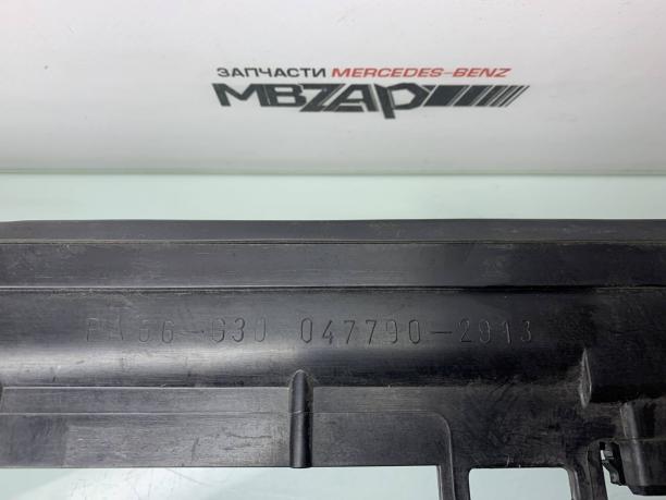 Кронштейн радиатора левый правый Mercedes W204 a2045010320