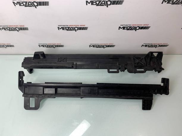 Кронштейн радиатора левый правый Mercedes W204 a2045010320