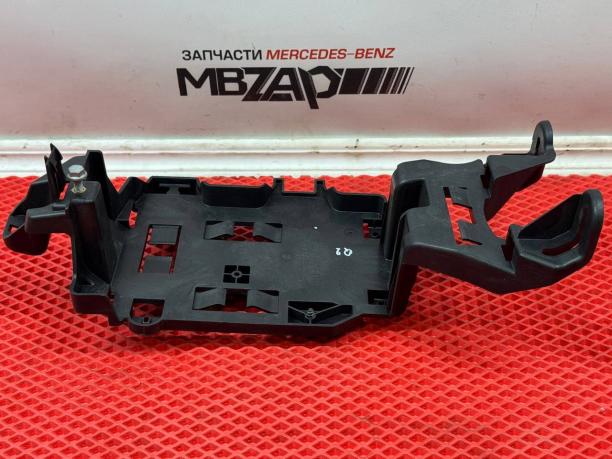 Кронштейн блока предохранителей Mercedes W213 a2135451140