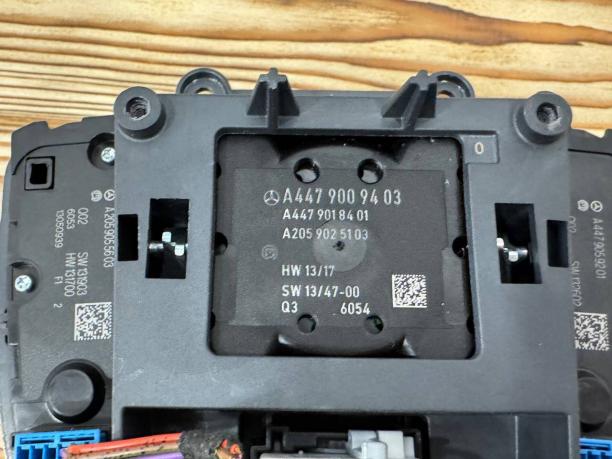 Блок управления мультимедия Mercedes W447 a4479009403