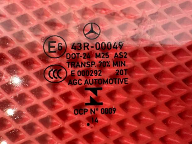 Стекло передней левой двери Mercedes W205 a2057250010