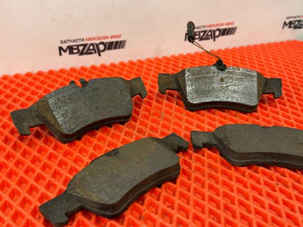 Тормозные колодки комплект Mercedes W221 a2124231310