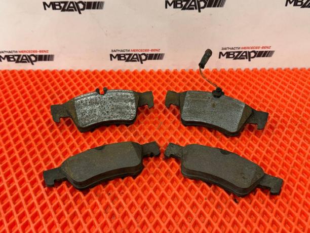 Тормозные колодки комплект Mercedes W221 a2124231310