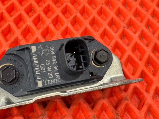 Датчик ускорения Mercedes W221 a0045423418