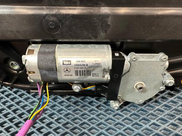Люк в сборе Mercedes W221 a2217800429