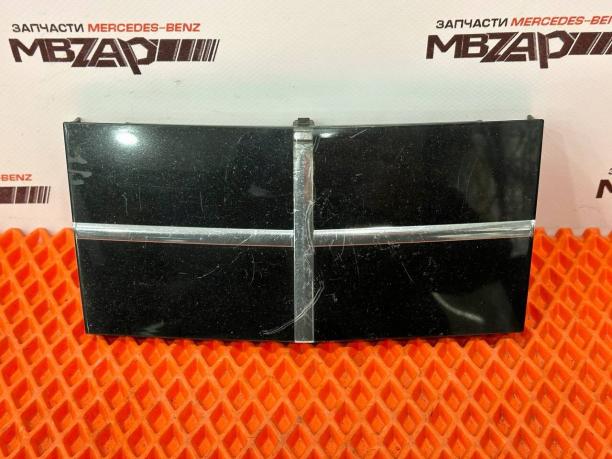 Накладка решетки радиатора Mercedes W222 ОРИГИНАЛ a2228210236