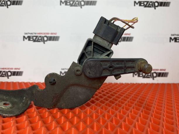 Датчик положения кузова Mercedes W204 w212 a0045428518