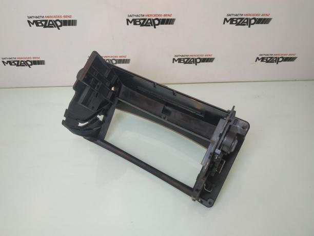 Крышка команда Mercedes w221 a2216800834