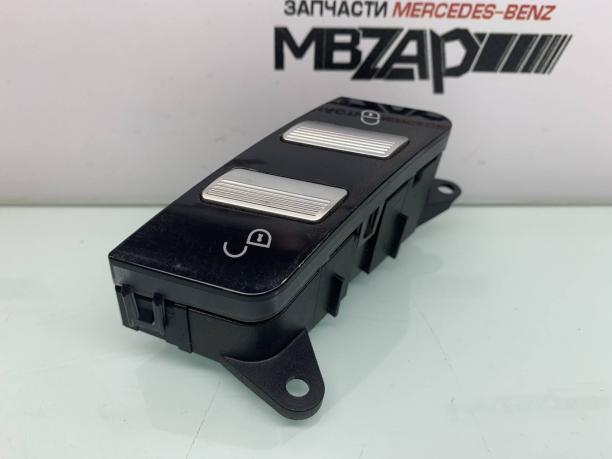 Кнопка центрального замка левая Mercedes W221 a2218213151