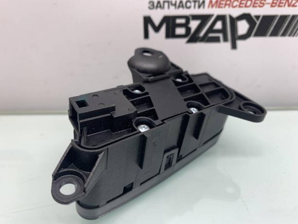 Кнопка центрального замка левая Mercedes W221 a2218213151