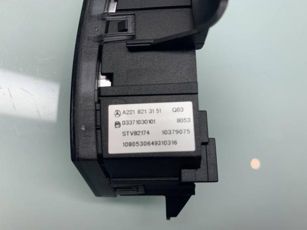 Кнопка центрального замка левая Mercedes W221 a2218213151