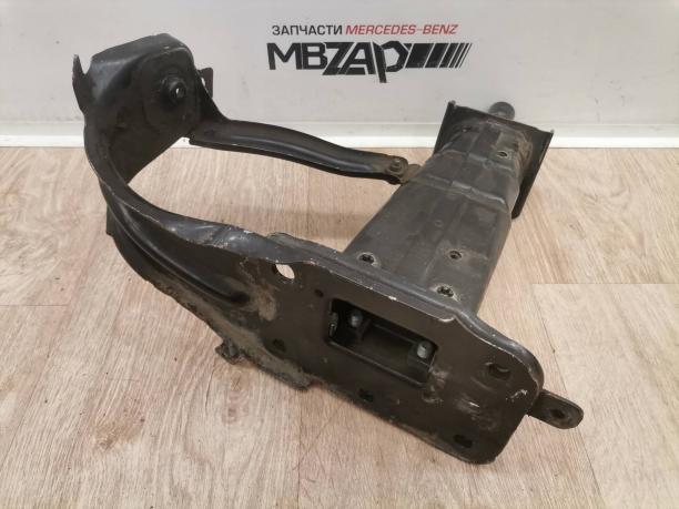 Кронштейн усилителя бампера Mercedes w219 a2196200295