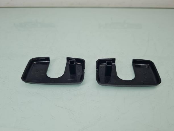 Крышка крепления козырька Mercedes W204 a2048110107