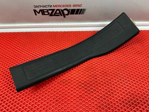 Накладка порога задняя правая Mercedes W164  a1646801235