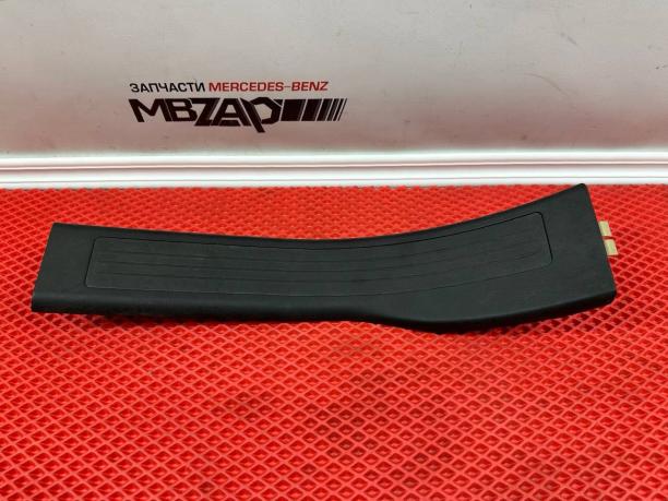 Накладка порога задняя правая Mercedes W164  a1646801235