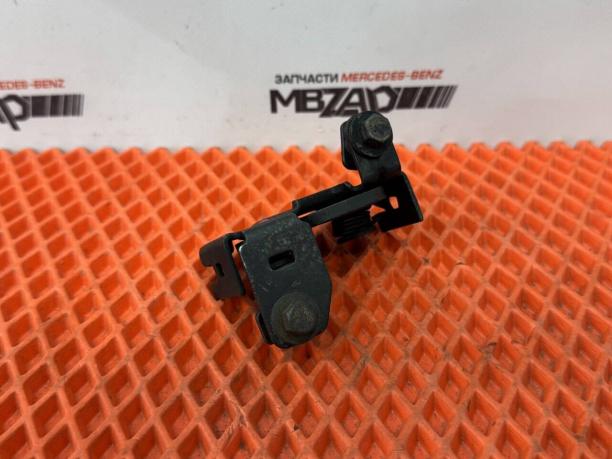 Замок капота Mercedes W222 a1728800560