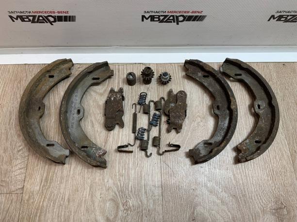 Колодки ручника Mercedes W221 a2214200520