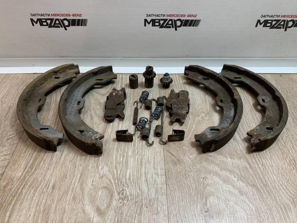 Колодки ручника Mercedes W221 a2214200520