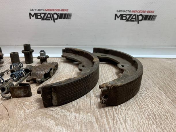 Колодки ручника Mercedes W221 a2214200520