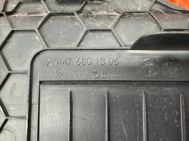 Накладка порога внутренняя Mercedes W447 a4476801306
