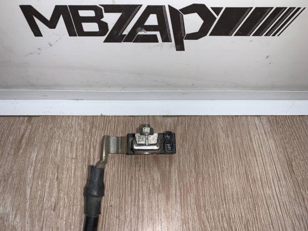 Клемма аккумулятора с датчиком Mercedes W221 a2215420718
