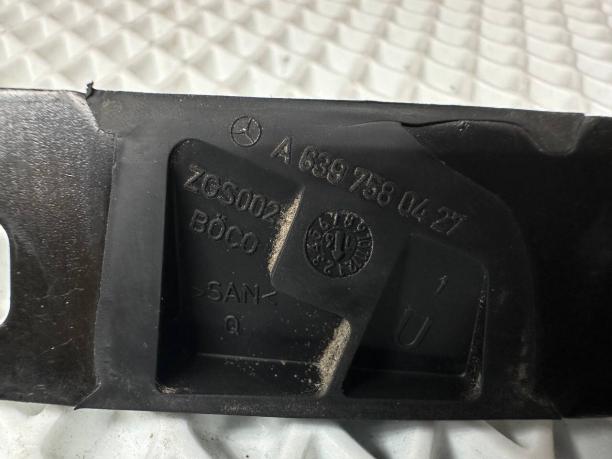 Направляющая двери левая нижняя Mercedes W447 a6397580427
