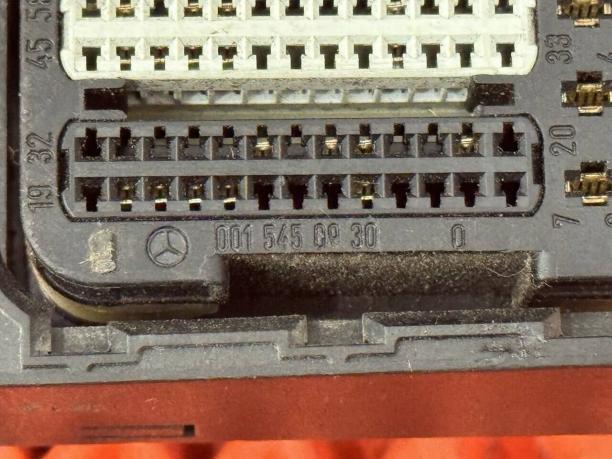 Фишка блока двигателя m278 Mercedes W222 a0015450930