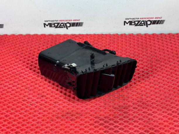 Дефлектор обдува салона левый Mercedes W292 a1668306001