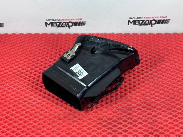 Дефлектор обдува салона левый Mercedes W292 a1668306001