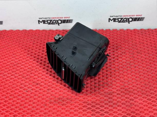 Дефлектор обдува салона левый Mercedes W292 a1668306001