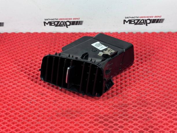 Дефлектор обдува салона левый Mercedes W292 a1668306001