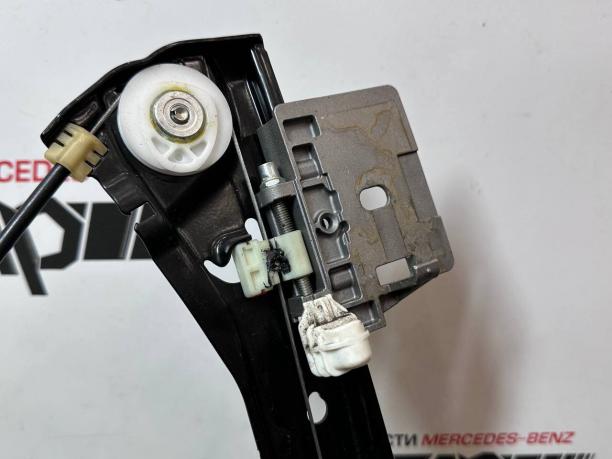 Стеклоподъемник передний левый Mercedes W205 a2057206520
